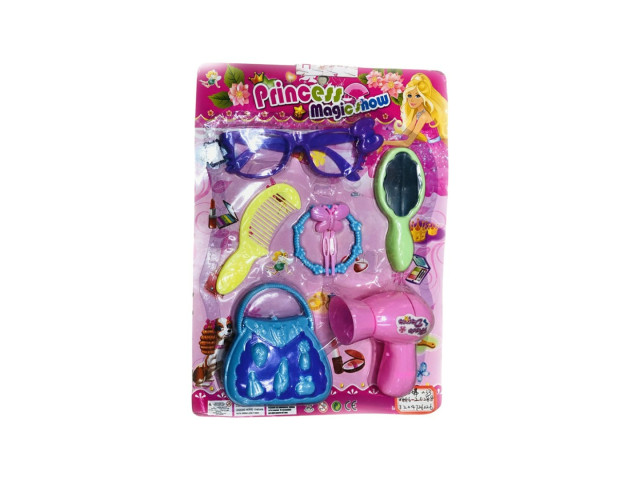 GIRL PLAYING SET