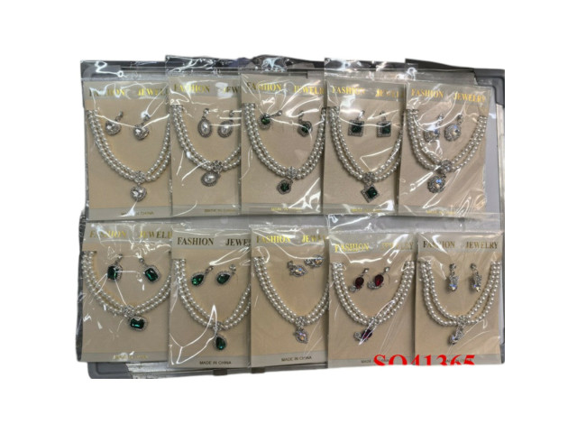 NECKLACE WITH EARRINGS